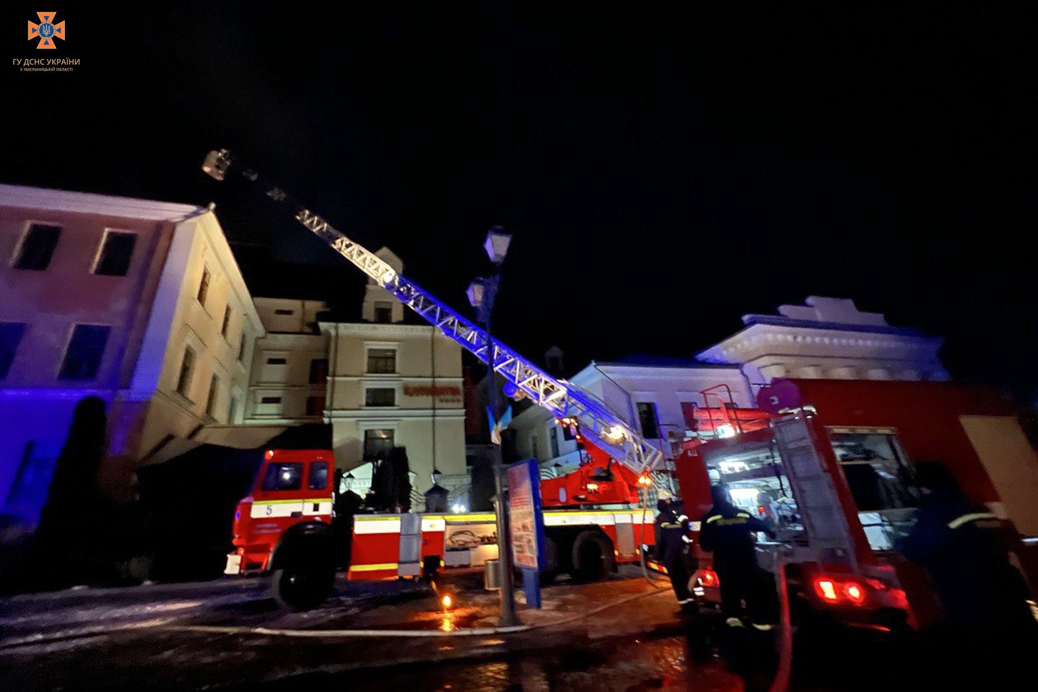 Новини Хмельницького - фото з У Кам’янці горів готельно-розважальний комплекс (ФОТО)