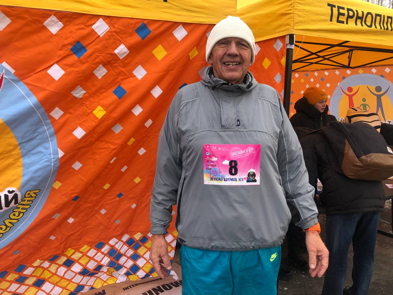 Новини Тернополя - фото з Ми біжимо, щоб зігріти захисників. Тернополяни долучилися до благодійного пробігу (ФОТОРЕПОРТАЖ)