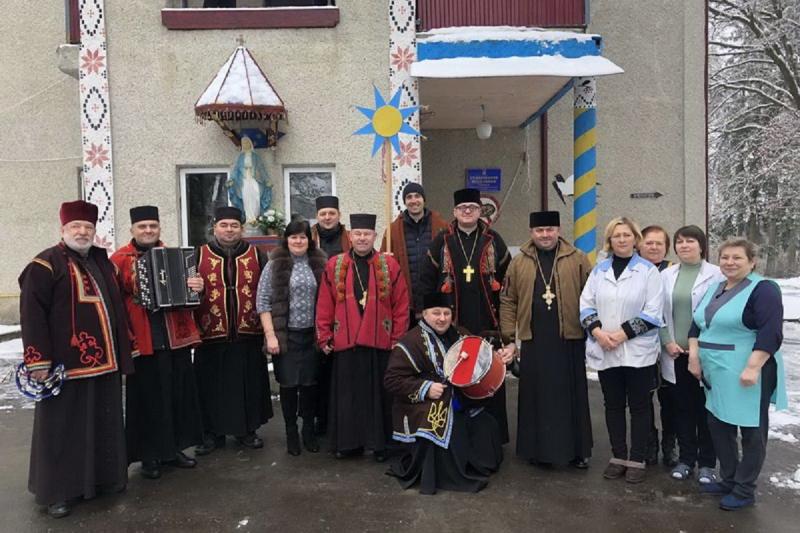 Новини Тернополя - фото з Священники наколядували позашляховик для розвідників ЗСУ