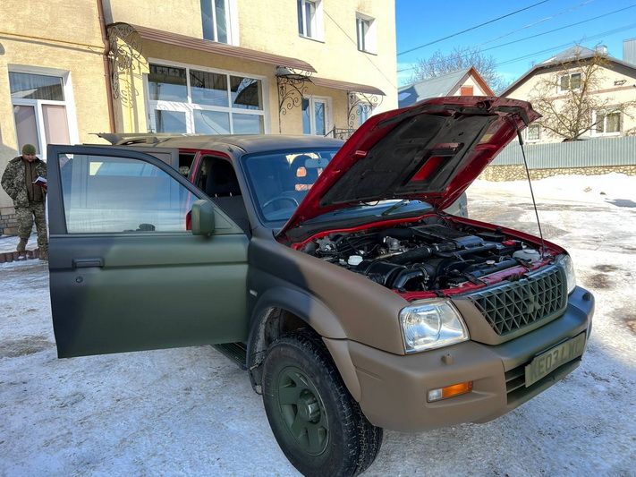 Новини Тернополя - фото з Священники наколядували позашляховик для розвідників ЗСУ