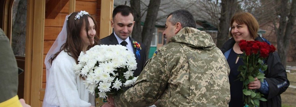 «Рішення взяти шлюб виникло спонтанно». У Вінниці побралися майбутні військові медики