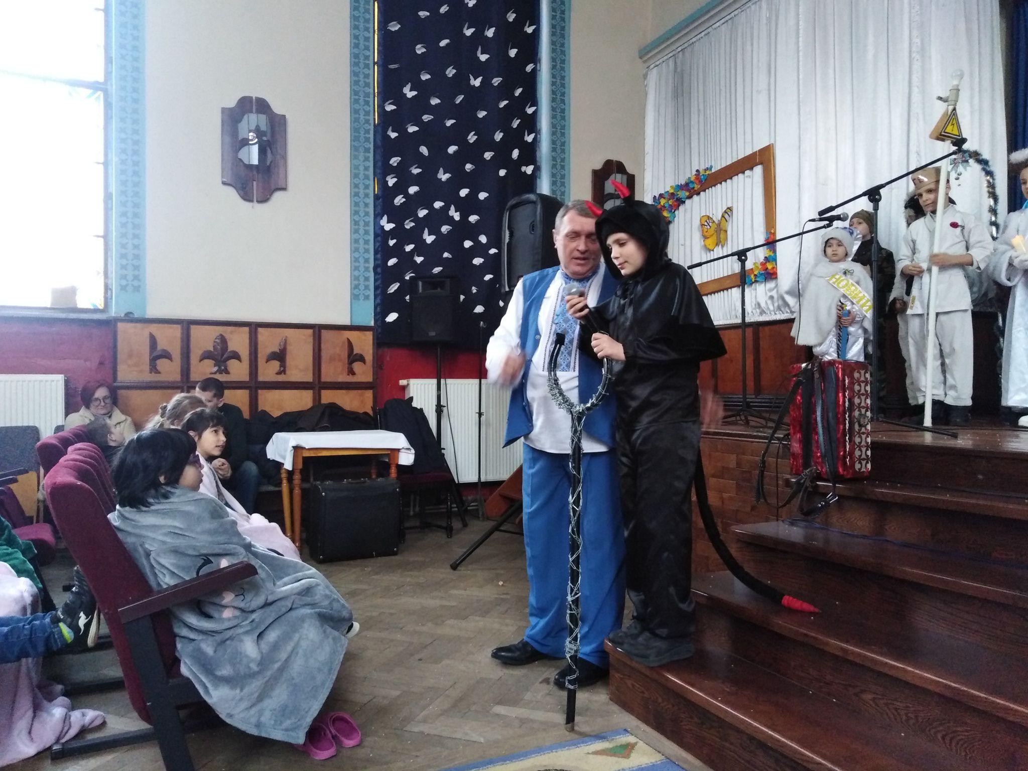 Новини Тернополя - фото з Тернопільські «Ходаки» влаштували концертну програму для дітей-переселенців та сиріт Львівщини