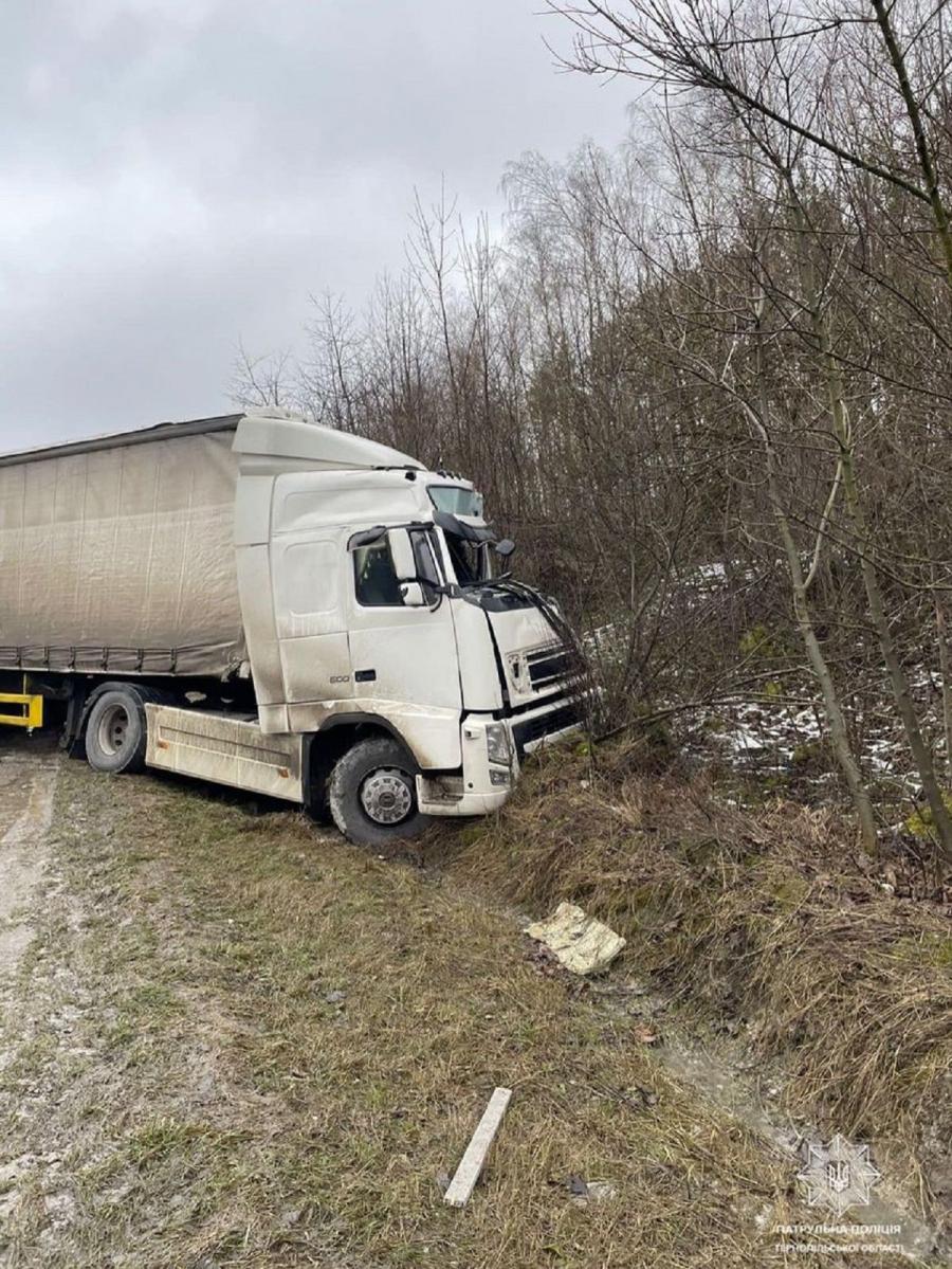 Новини Тернополя - фото з Неподалік села Кам’янки аварія — рух транспорту ускладнений