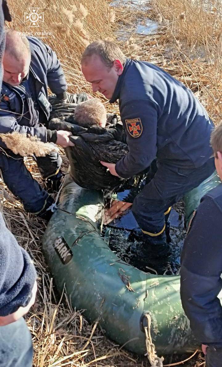 Новини Житомира - фото з На водосховищі у Малині врятували рибалку, який провалився під лід
