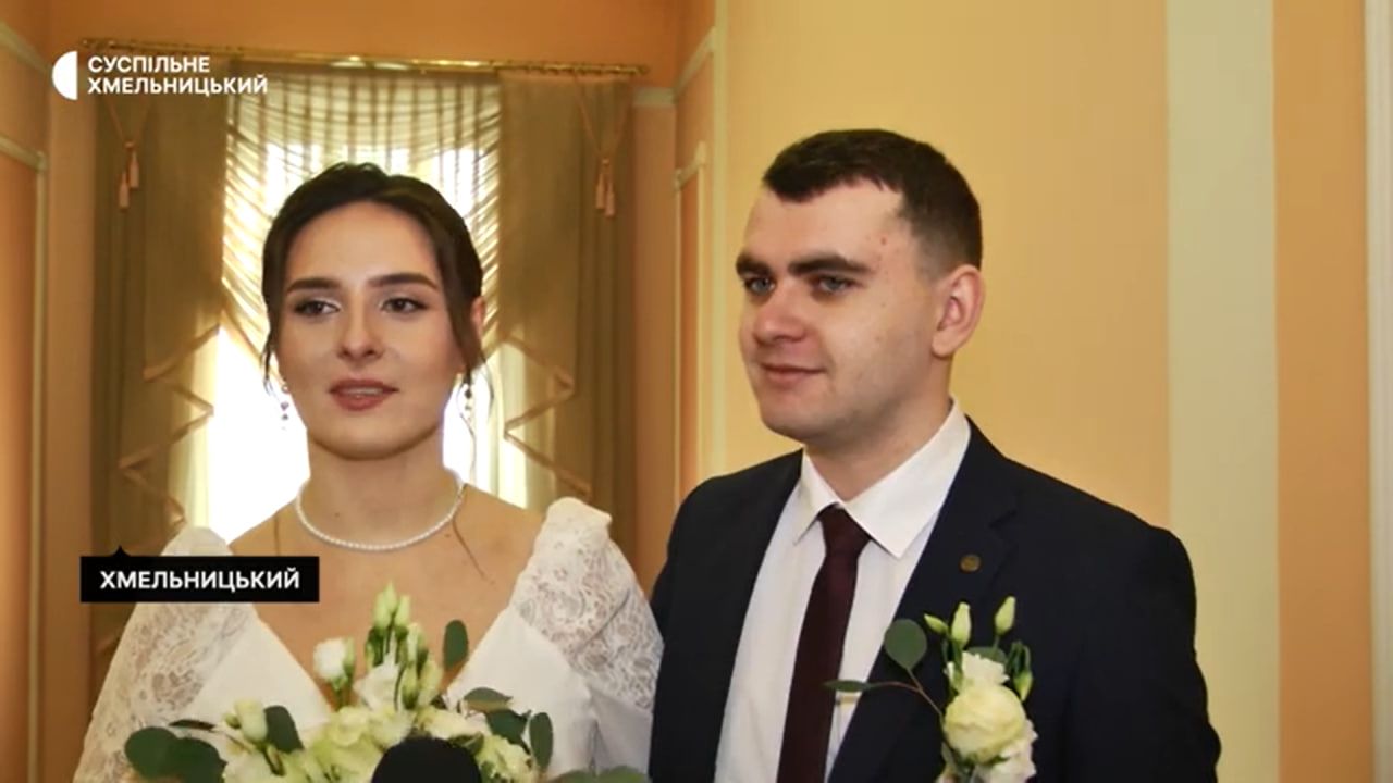 Новини Хмельницького - фото з “Зрозуміла, що він — мій назавжди”. На День закоханих у Хмельницькому побралися 20 пар
