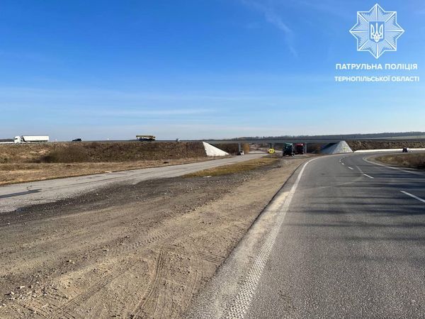 Новини Тернополя - фото з На Тернопільщині перевернулась вантажівка