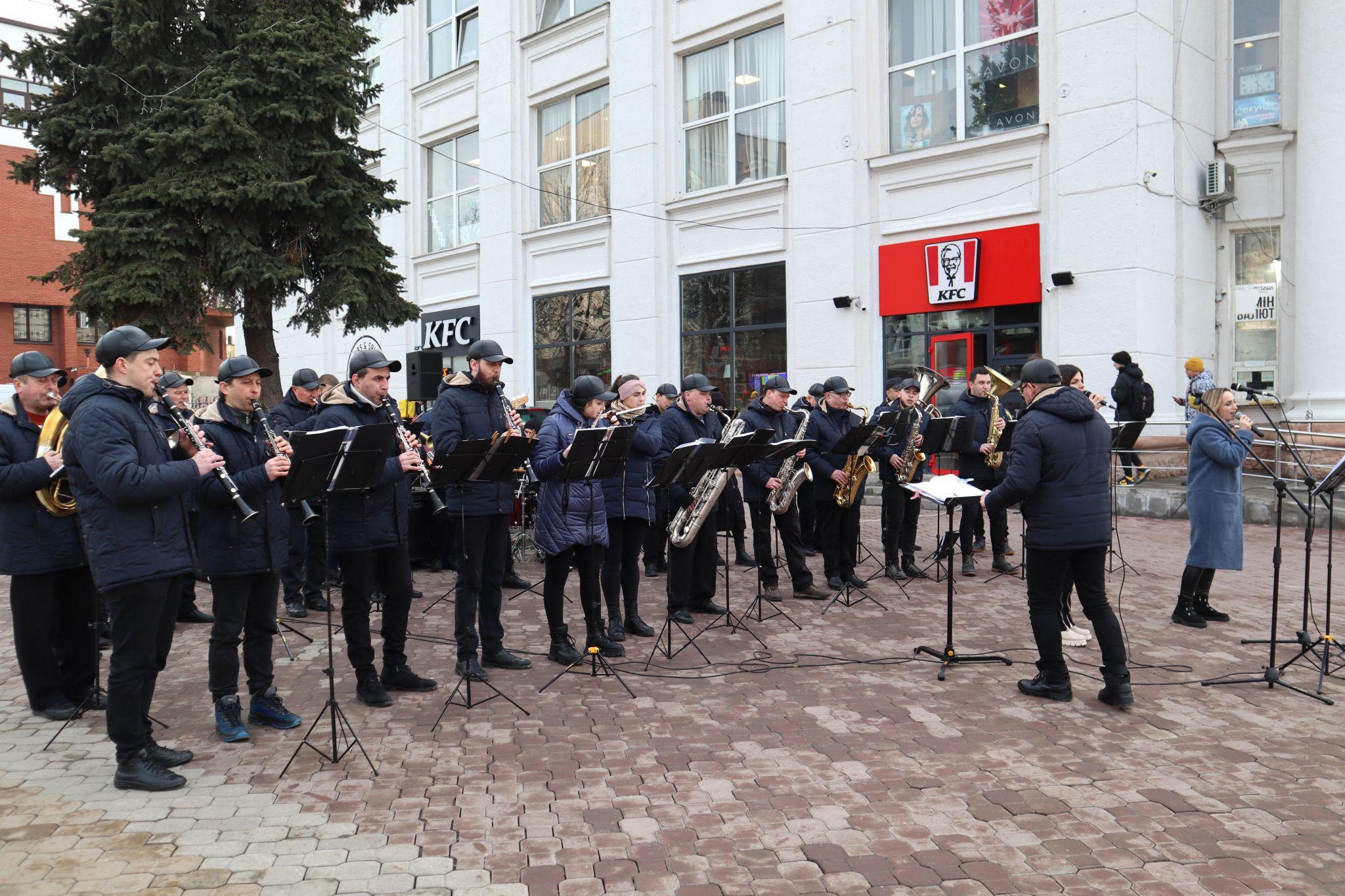 Новини Хмельницького - фото з Хмельницькі митці збирають кошти на роздвідувальний дрон для військових