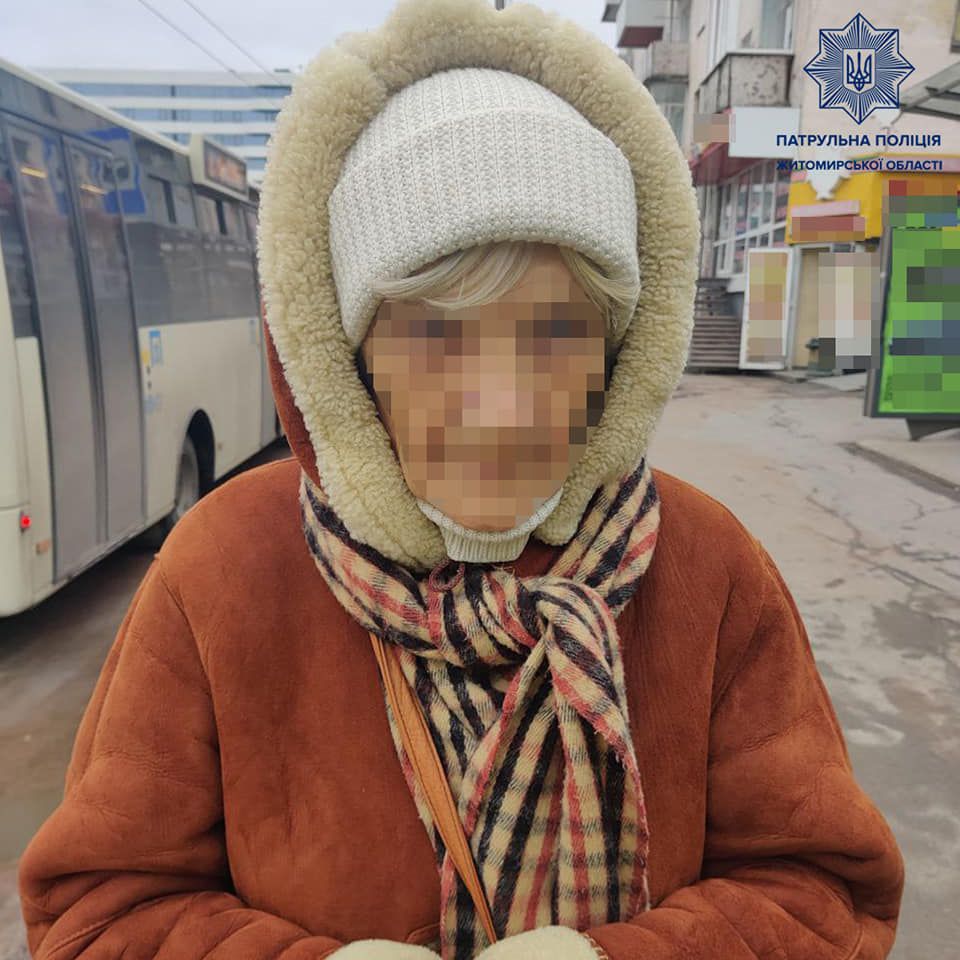 Новини Житомира - фото з Завдяки чуйності водія тролейбуса та оперативності патрульних бабуся, що загубилася, вернулася додому