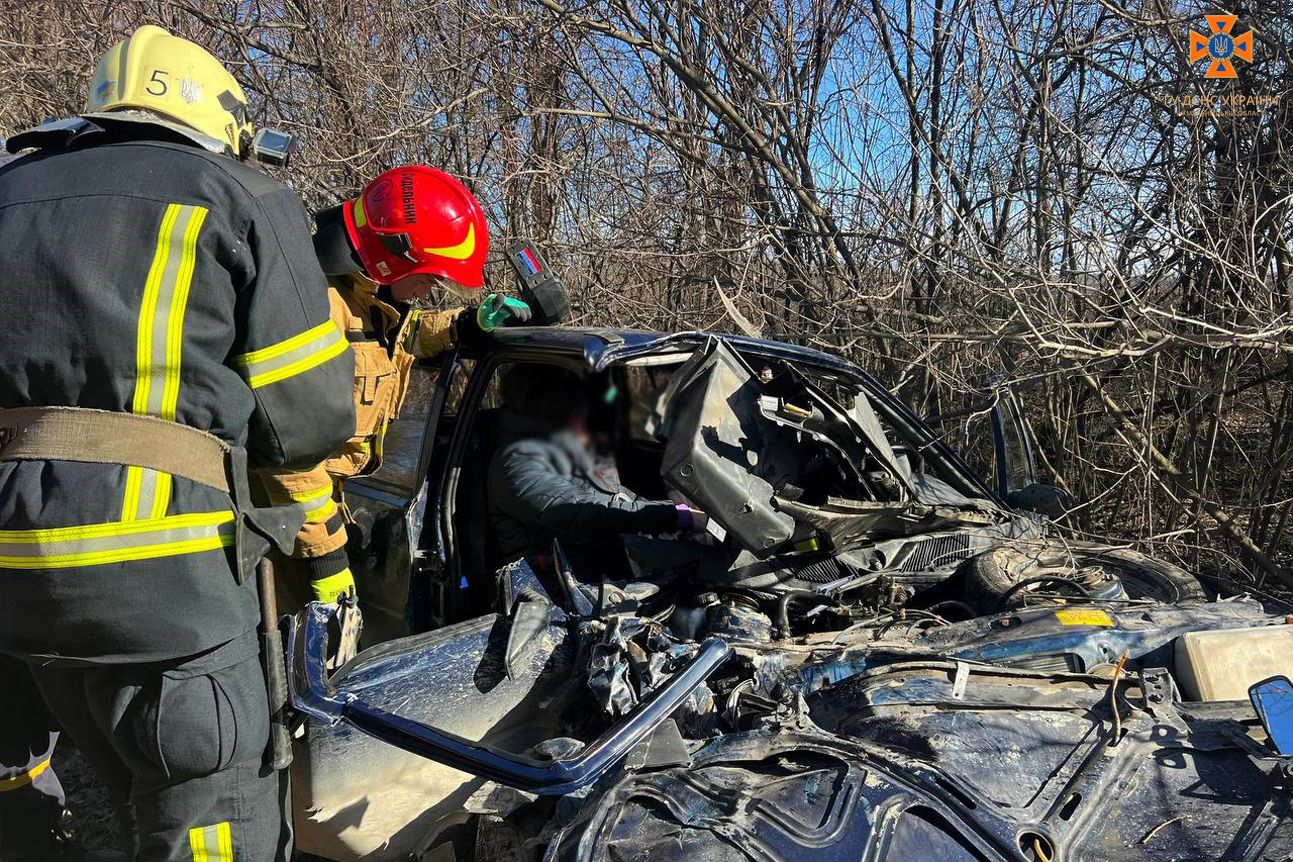 Новини Хмельницького - фото з ДТП на Кам’янеччині: травмувалося двоє людей, розтрощені два авто