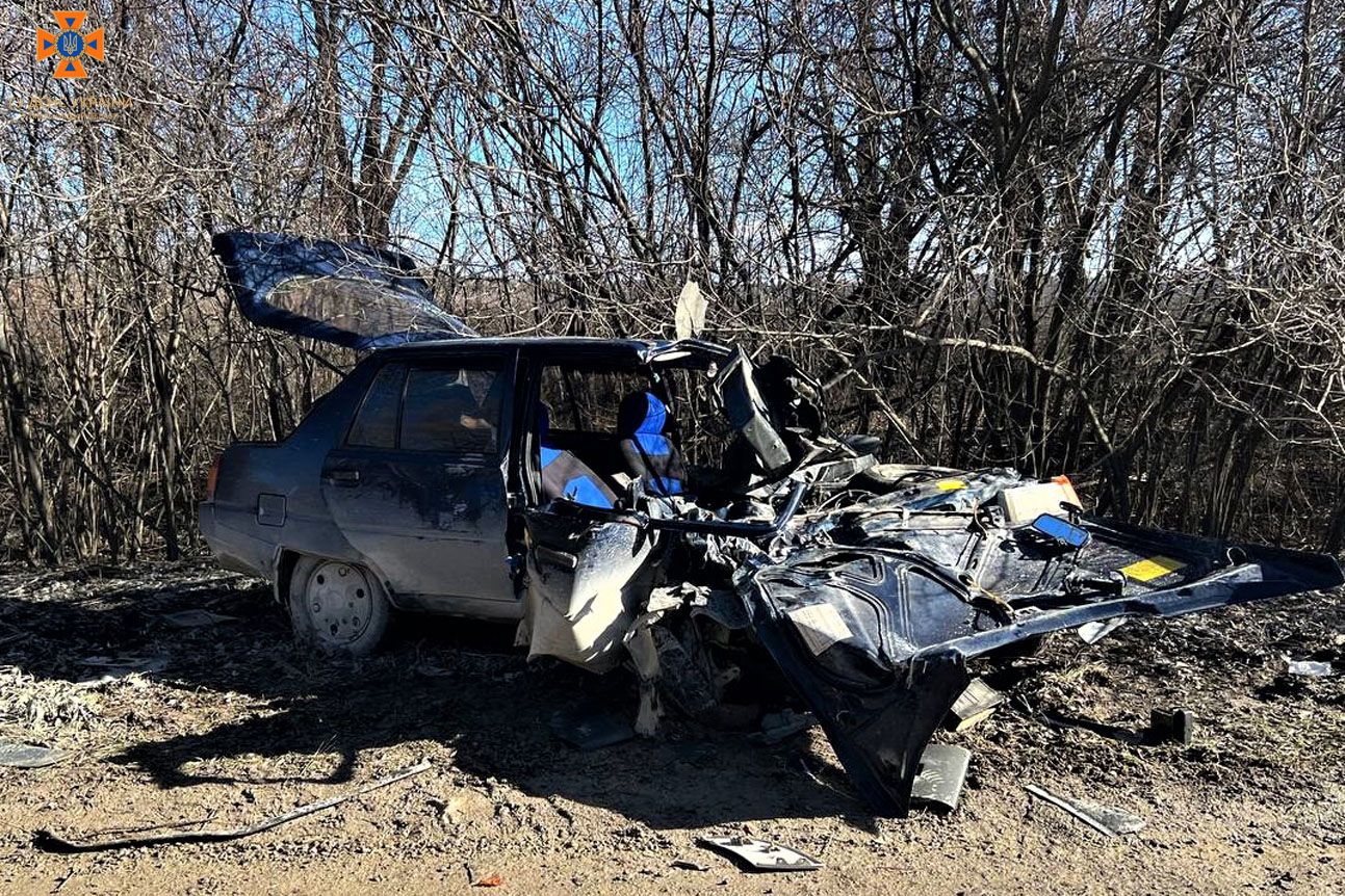 Новини Хмельницького - фото з ДТП на Кам’янеччині: травмувалося двоє людей, розтрощені два авто