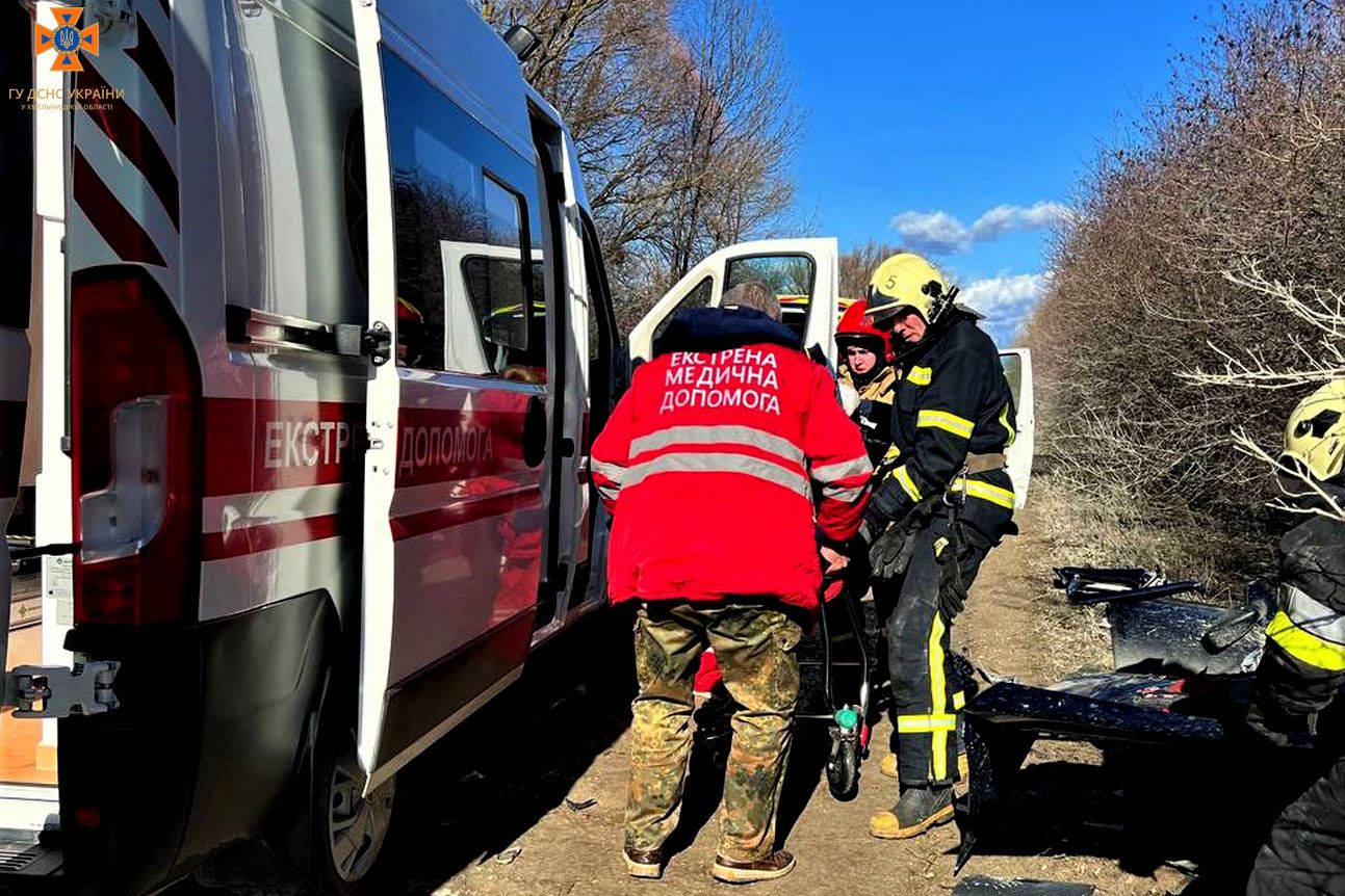 Новини Хмельницького - фото з ДТП на Кам’янеччині: травмувалося двоє людей, розтрощені два авто