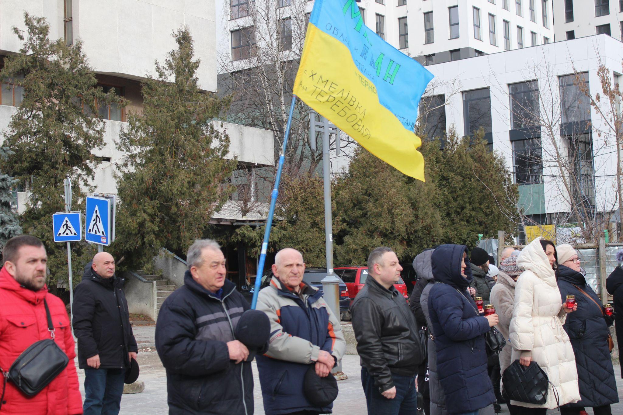 Новини Тернополя - фото з Покладали квіти та молилися: у Тернополі вшанували пам’ять Небесної сотні