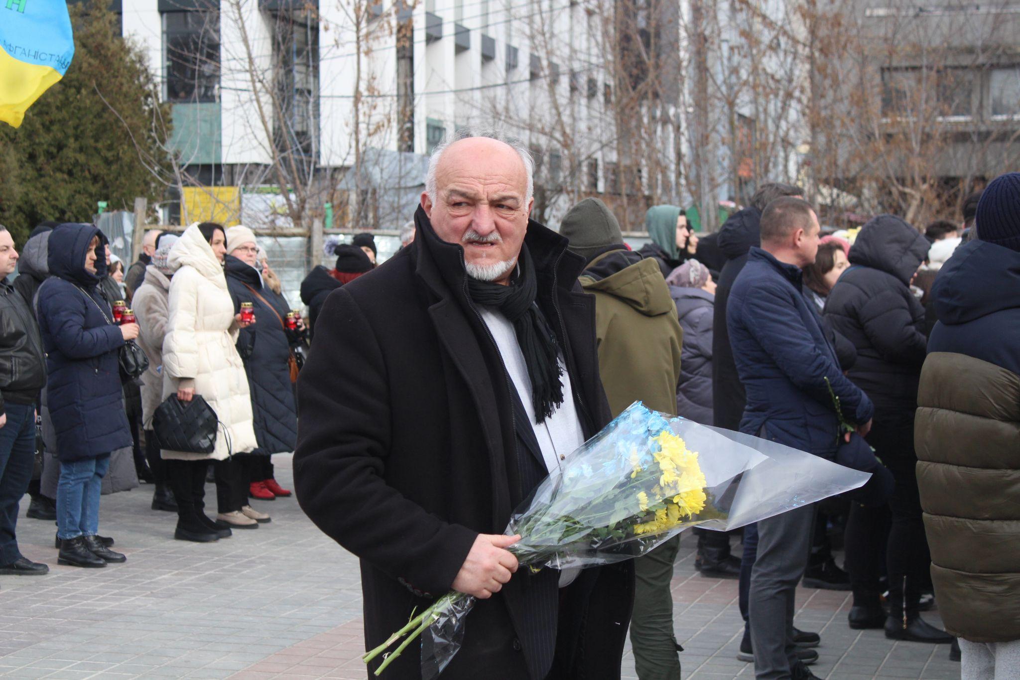 Новини Тернополя - фото з Покладали квіти та молилися: у Тернополі вшанували пам’ять Небесної сотні