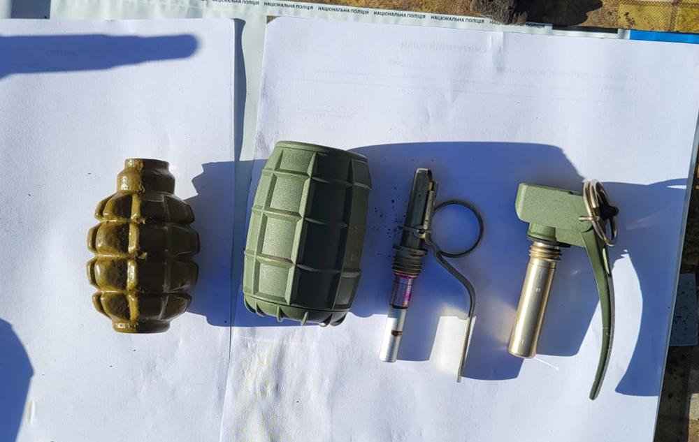 «сувеніри» зі сходу країни: поліцейські вилучили боєприпаси з оселі жителя станишівської громади
