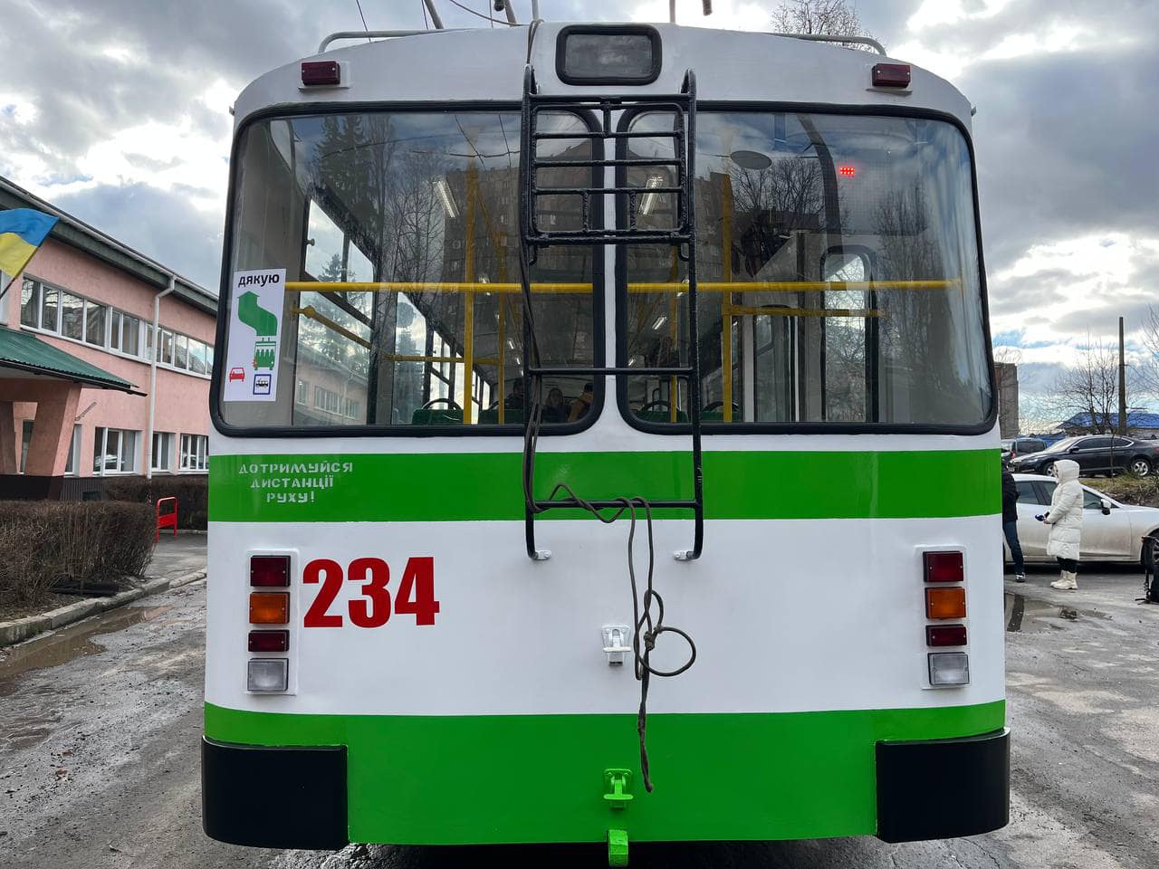 Новини Хмельницького - фото з У Хмельницькому на базі «Електротрансу» капітально відремонтували перший тролейбус