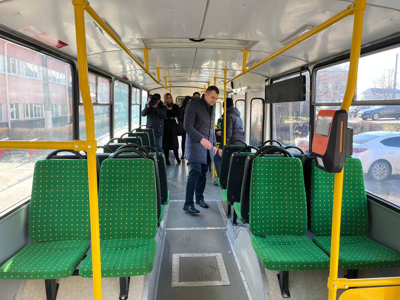 Новини Хмельницького - фото з У Хмельницькому на базі «Електротрансу» капітально відремонтували перший тролейбус