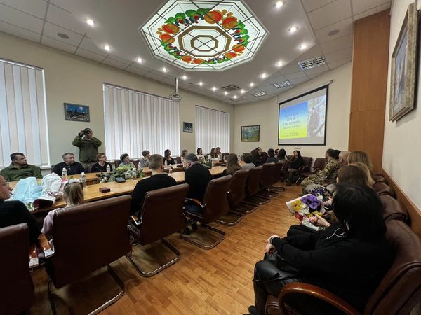 Новини Житомира - фото з У Житомирі членам родин загиблих Захисників України передали державні нагороди