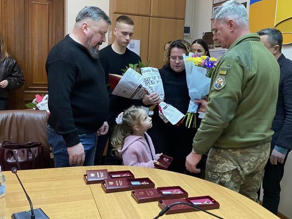 Новини Житомира - фото з У Житомирі членам родин загиблих Захисників України передали державні нагороди