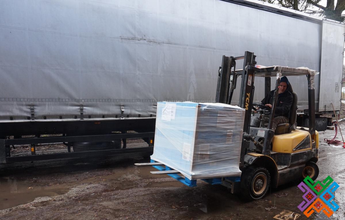 Новини Хмельницького - фото з Одяг та дитяче харчування: Польща передали 12 тонн гумвантажу для Хмельниччини