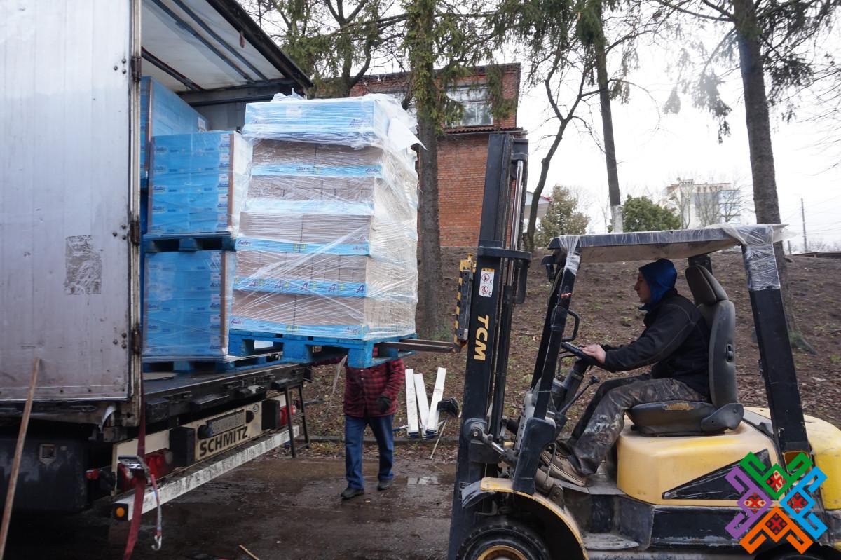 Новини Хмельницького - фото з Одяг та дитяче харчування: Польща передали 12 тонн гумвантажу для Хмельниччини