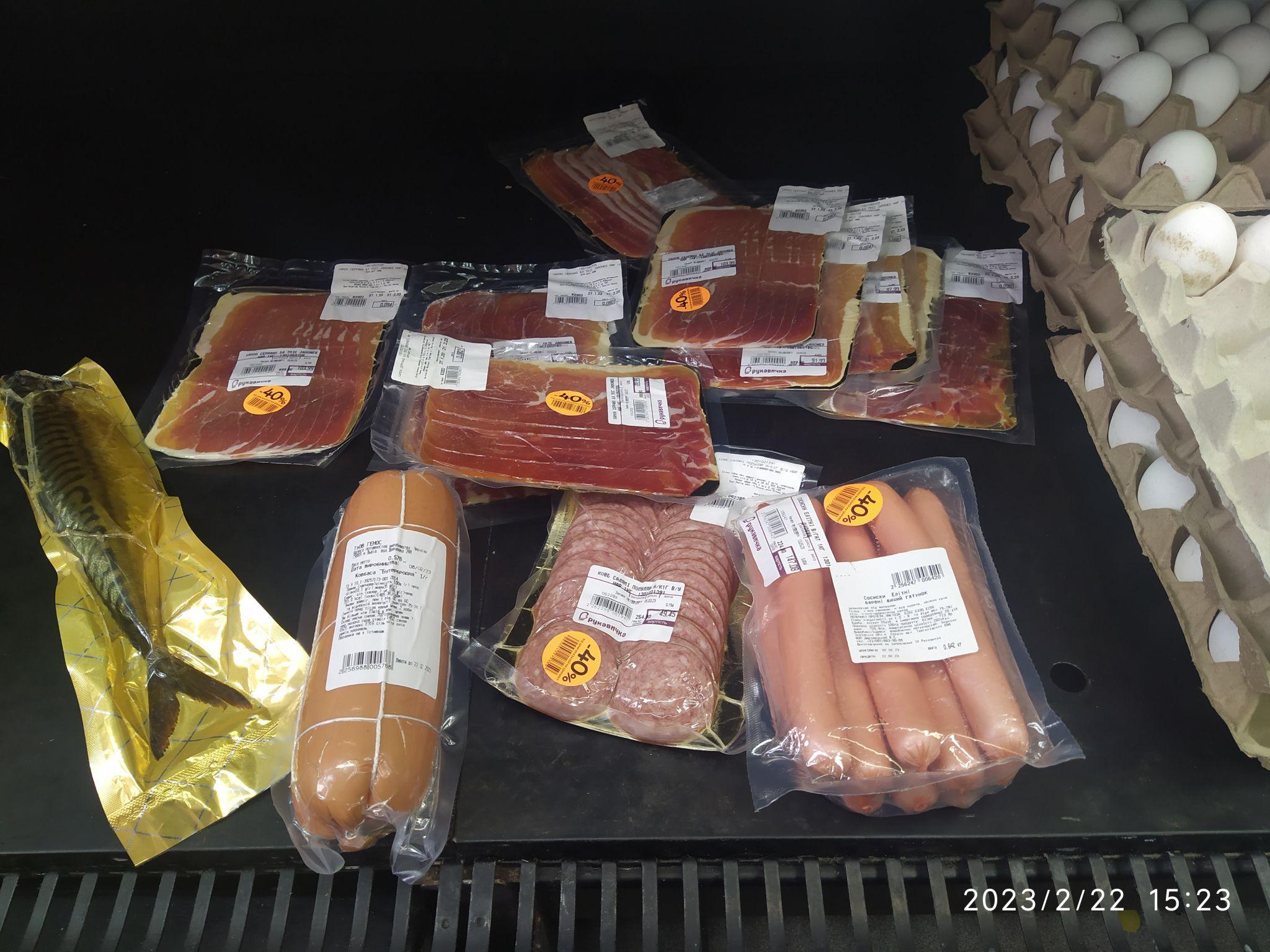 Новини Тернополя - фото з Гнилі овочі, розкриті упаковки та протерміновані продукти: що продають у Тернополі зі знижками