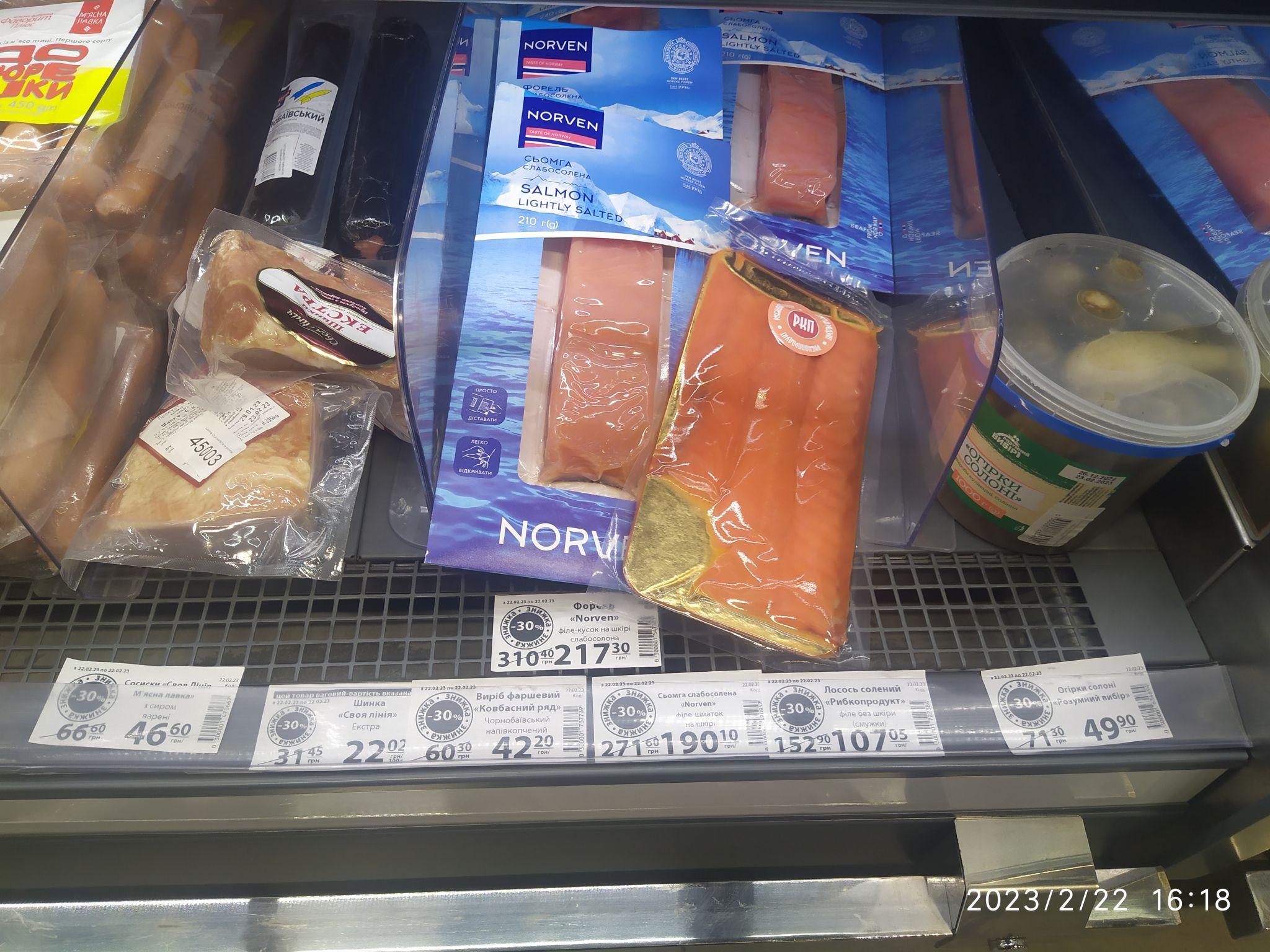 Новини Тернополя - фото з Гнилі овочі, розкриті упаковки та протерміновані продукти: що продають у Тернополі зі знижками