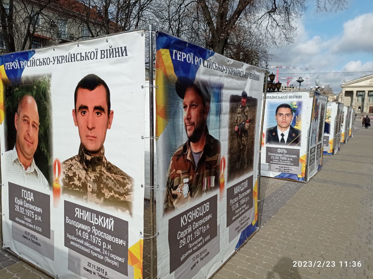 Новини Тернополя - фото з На бульварі Шевченка встановили банери з портретами Героїв, які загинули на війні (ФОТО ДНЯ)