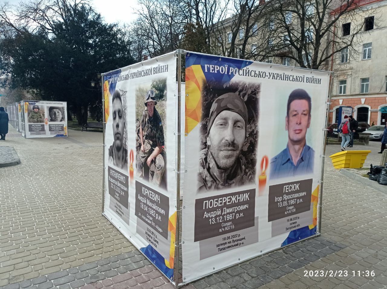 Новини Тернополя - фото з На бульварі Шевченка встановили банери з портретами Героїв, які загинули на війні (ФОТО ДНЯ)