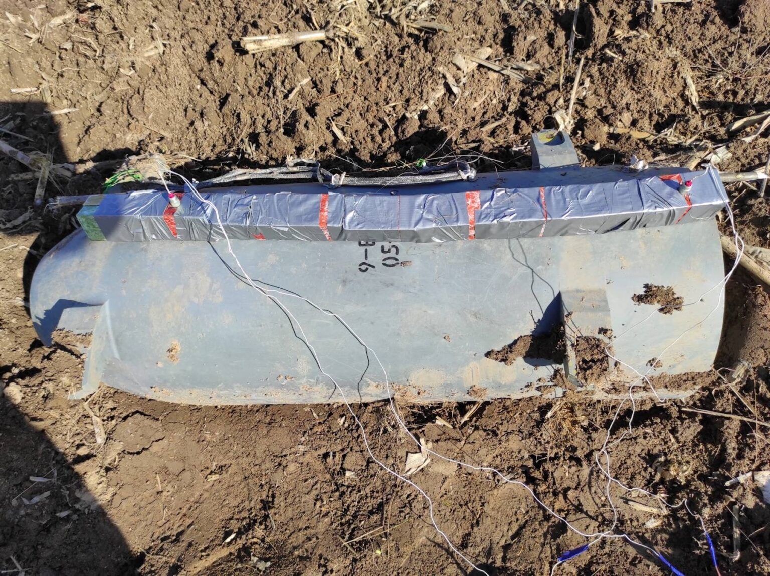 Новини Хмельницького - фото з “Вирва у 3 метри глибиною”: як двоє саперів знешкоджували перші ракети на Хмельниччині