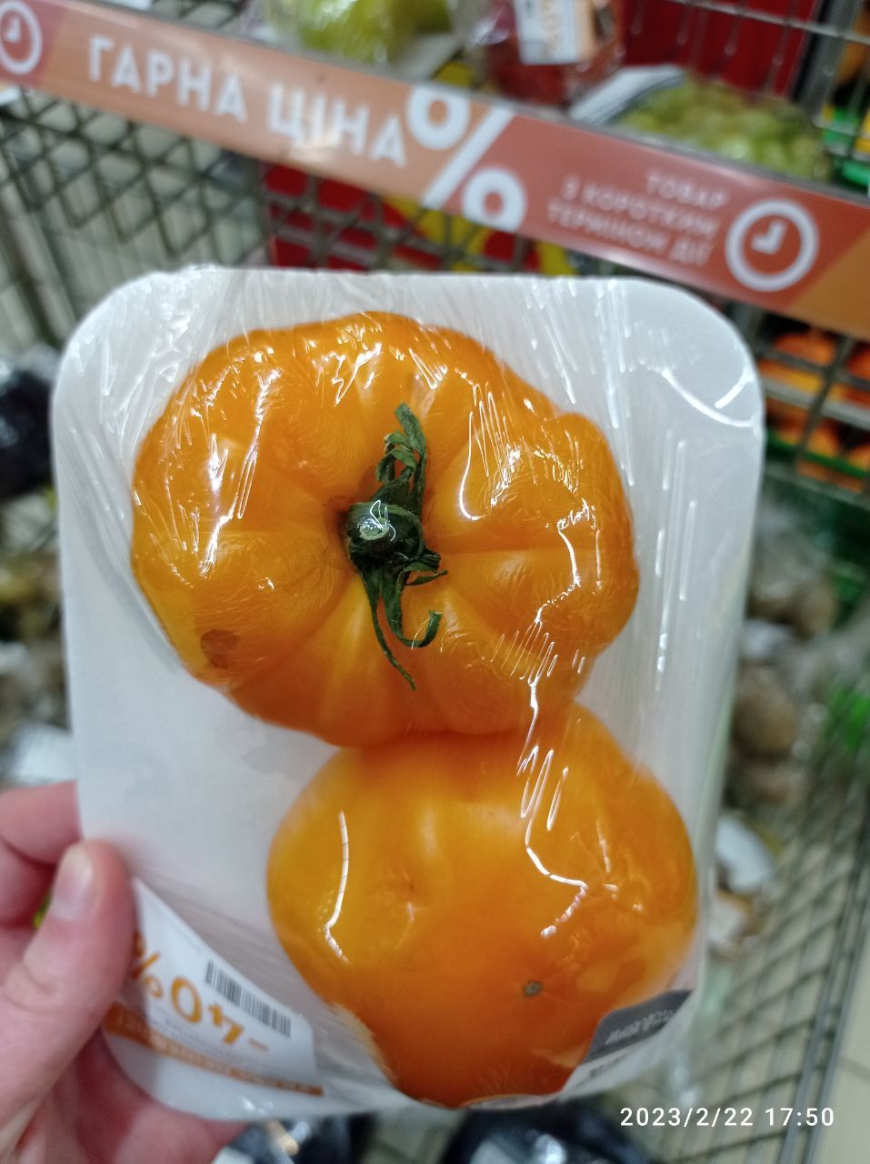 Новини Тернополя - фото з Гнилі овочі, розкриті упаковки та протерміновані продукти: що продають у Тернополі зі знижками