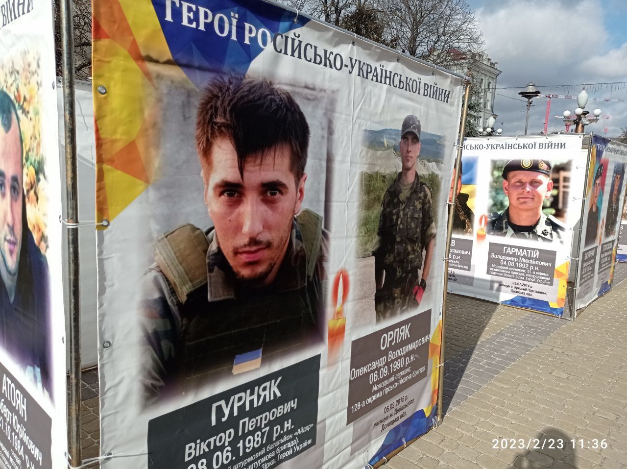 Новини Тернополя - фото з На бульварі Шевченка встановили банери з портретами Героїв, які загинули на війні (ФОТО ДНЯ)