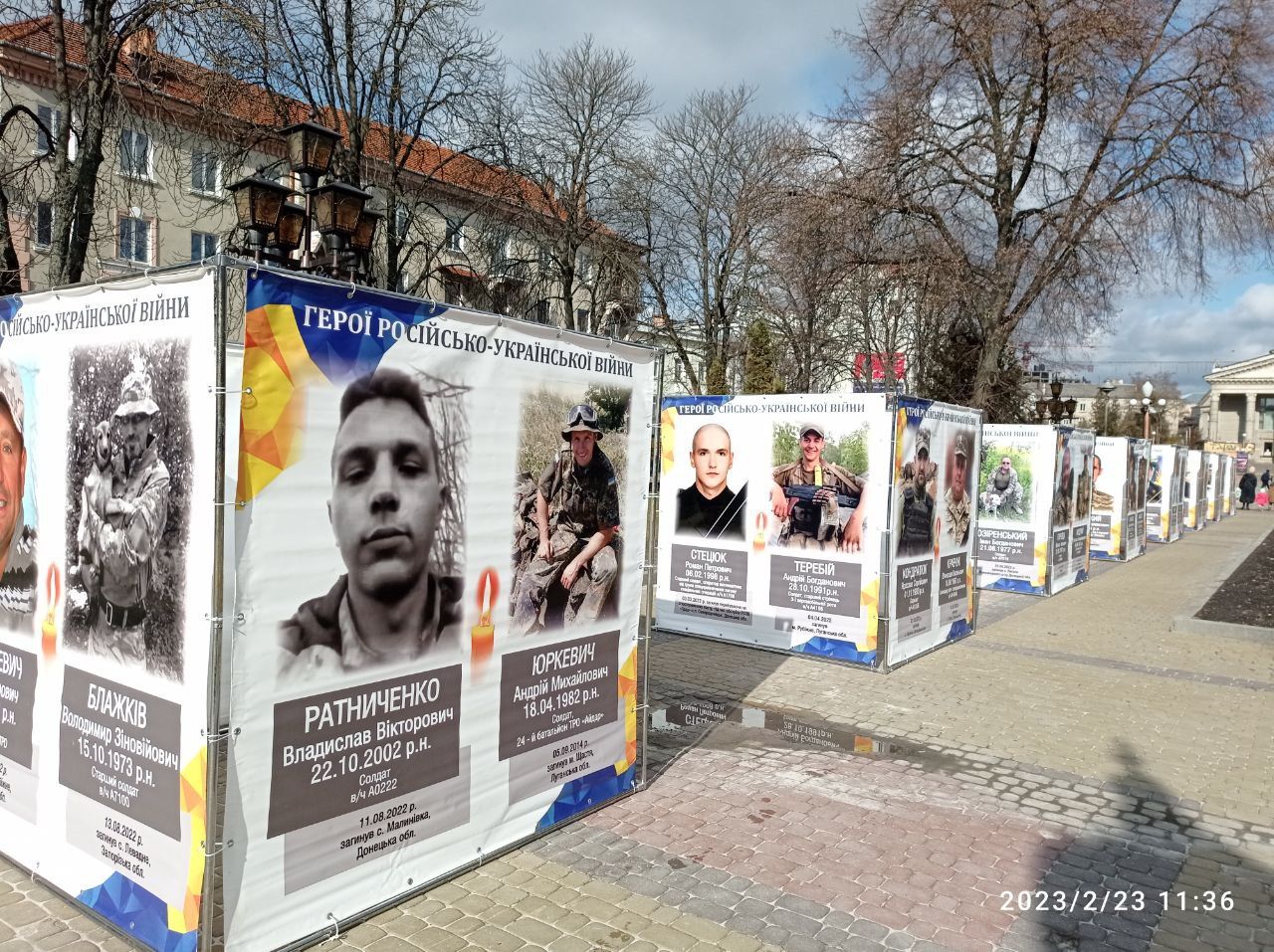 Новини Тернополя - фото з На бульварі Шевченка встановили банери з портретами Героїв, які загинули на війні (ФОТО ДНЯ)