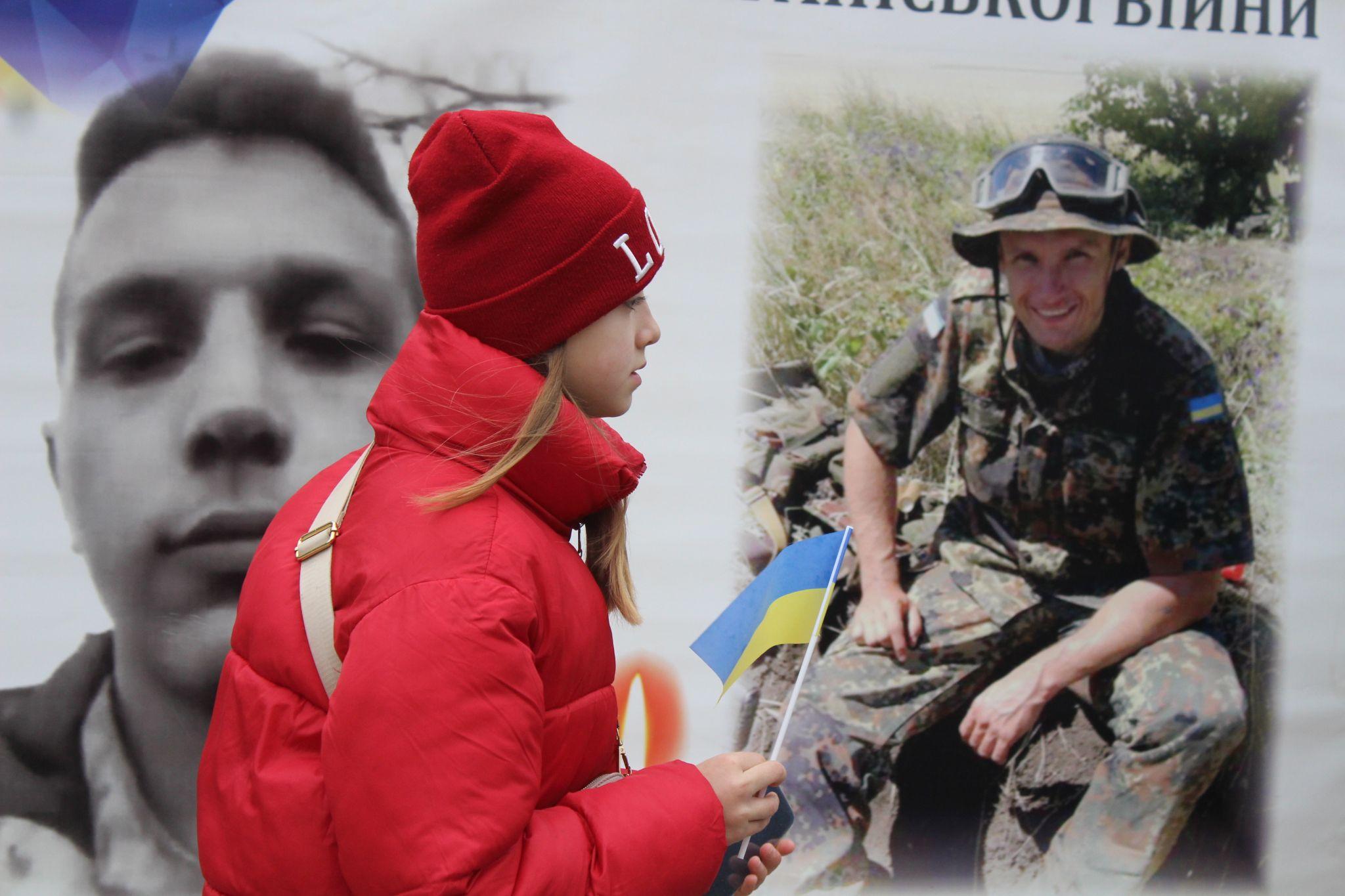 Новини Тернополя - фото з Встановили сотні прапорців: у Тернополі вшанували загиблих на війні Героїв