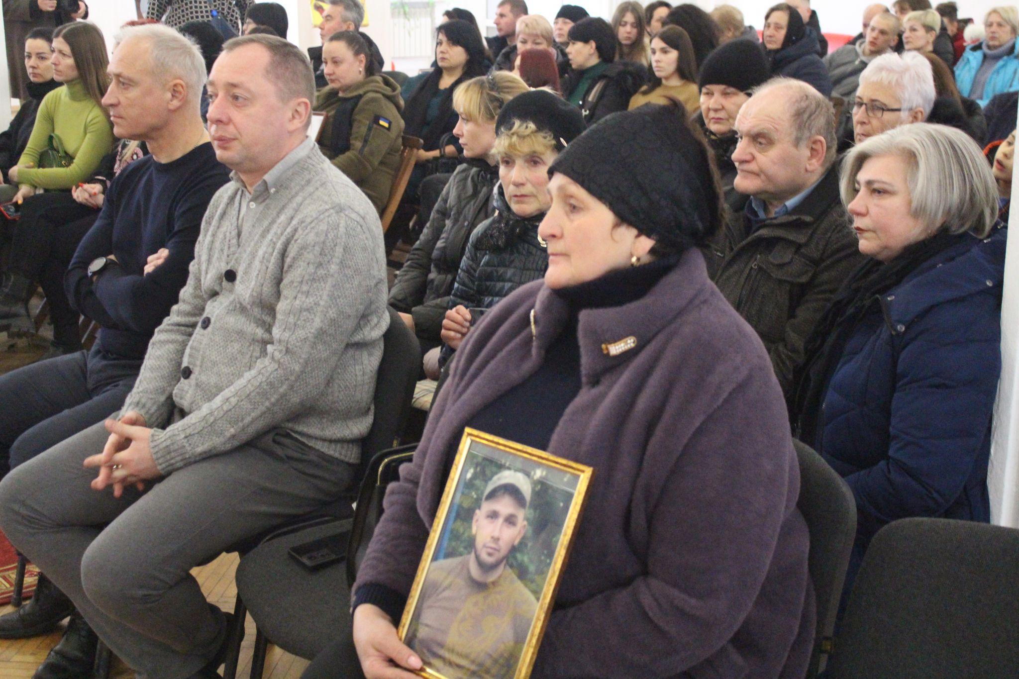 Новини Тернополя - фото з Рік запеклого протистояння: родини загиблих Героїв нагородили відзнаками (РЕПОРТАЖ)