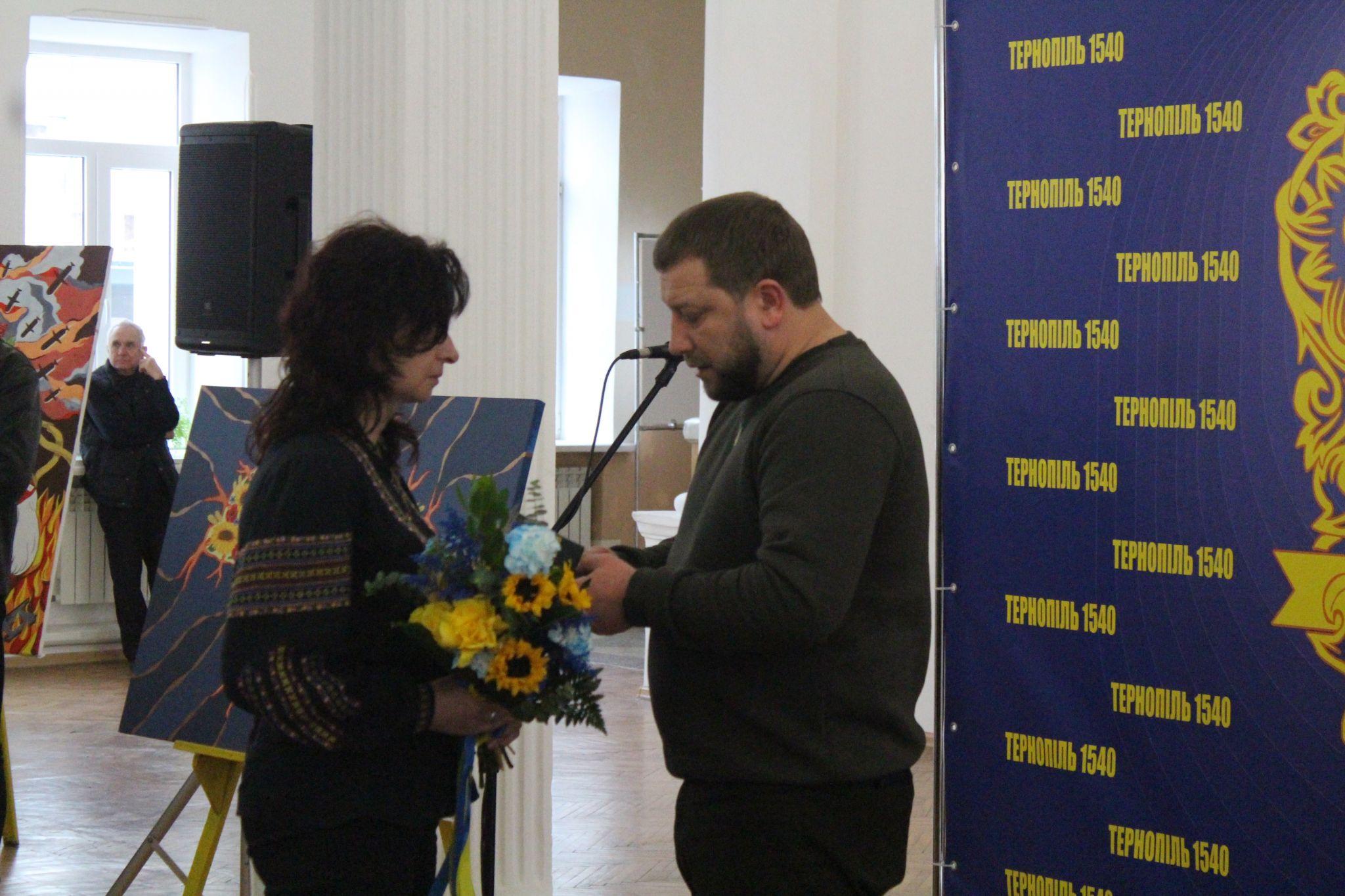 Новини Тернополя - фото з Рік запеклого протистояння: родини загиблих Героїв нагородили відзнаками (РЕПОРТАЖ)