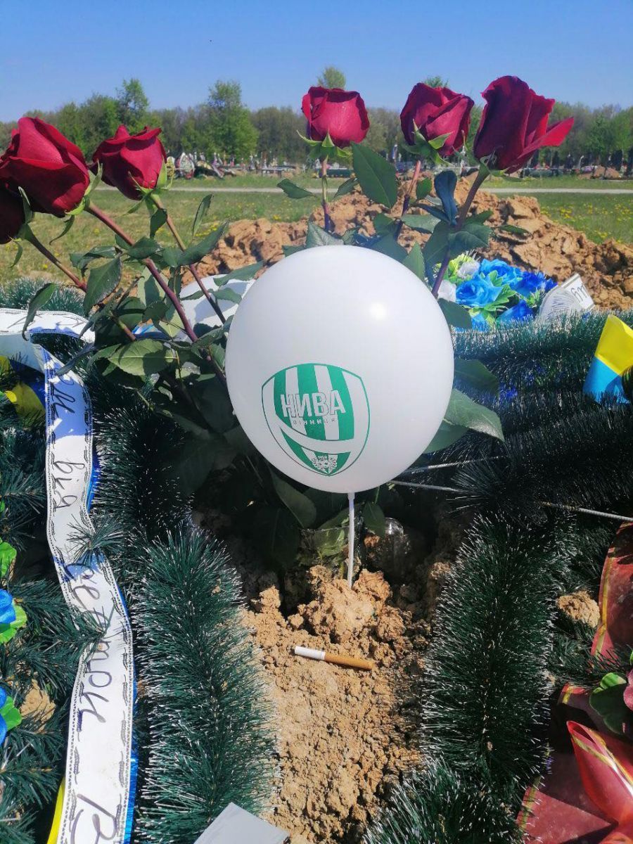 Новини Вінниці - фото з «Кардіограма Романа і пряма лінія». Мама загиблого героя-десантника на його честь зробила татуювання