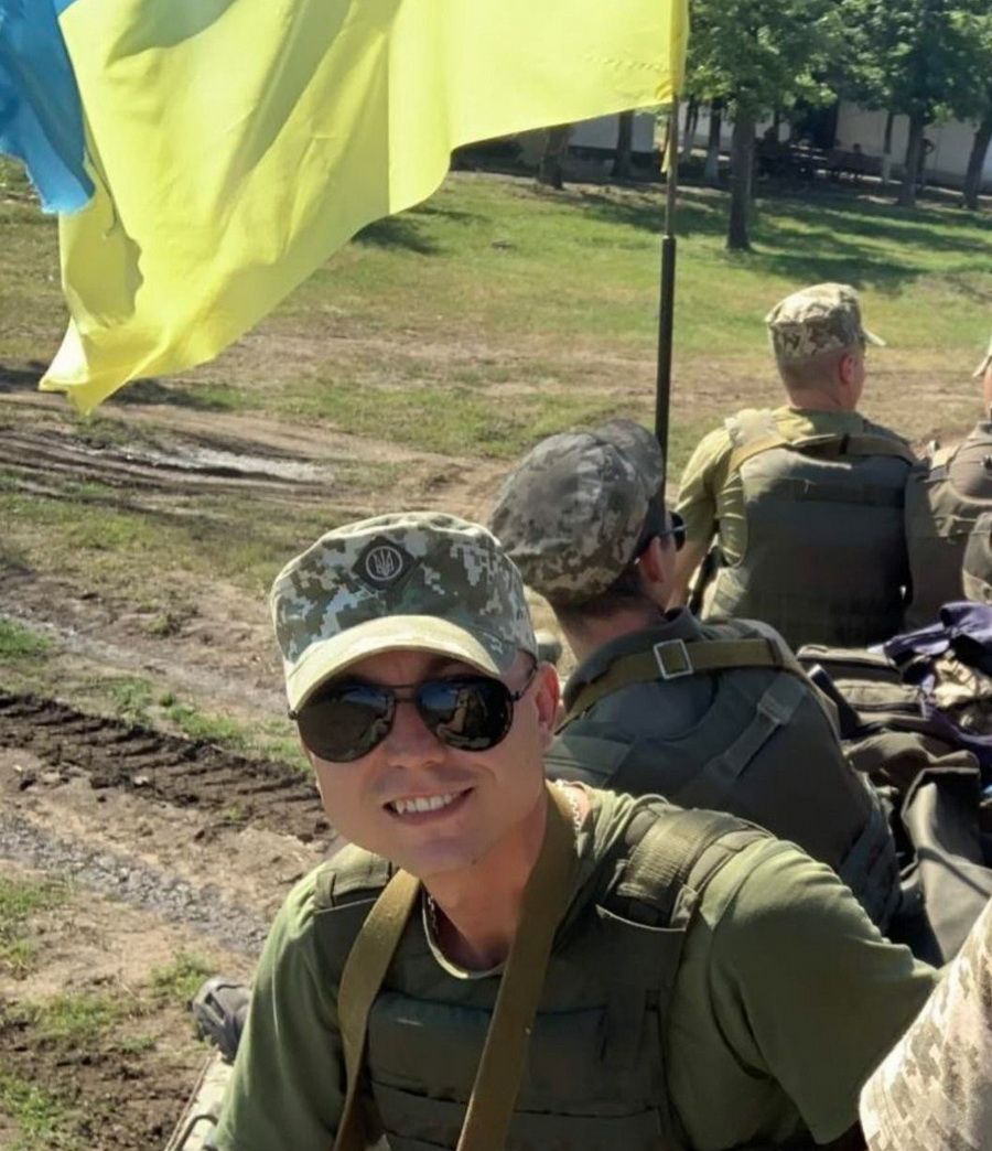 Новини Вінниці - фото з «Кардіограма Романа і пряма лінія». Мама загиблого героя-десантника на його честь зробила татуювання