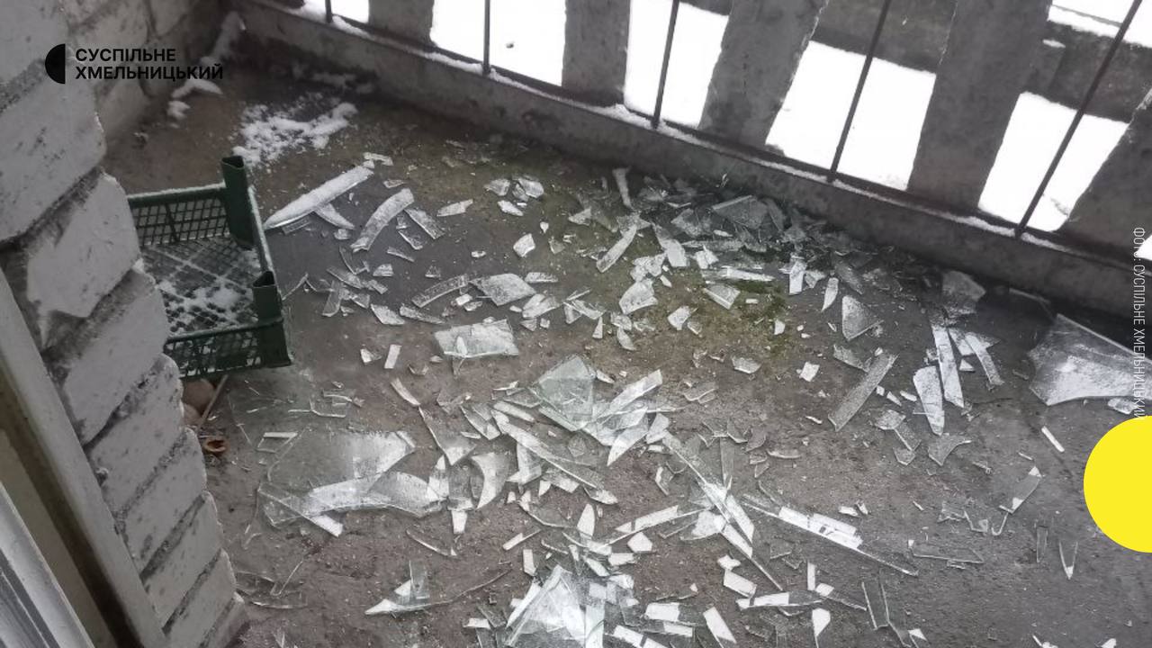 Новини Хмельницького - фото з Троє рятувальників та дівчина: який стан постраждалих від атаки дронами в Хмельницькому