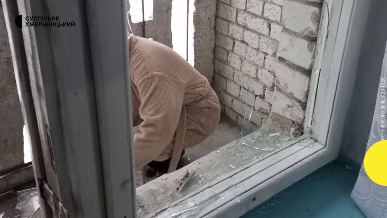 Новини Хмельницького - фото з Троє рятувальників та дівчина: який стан постраждалих від атаки дронами в Хмельницькому