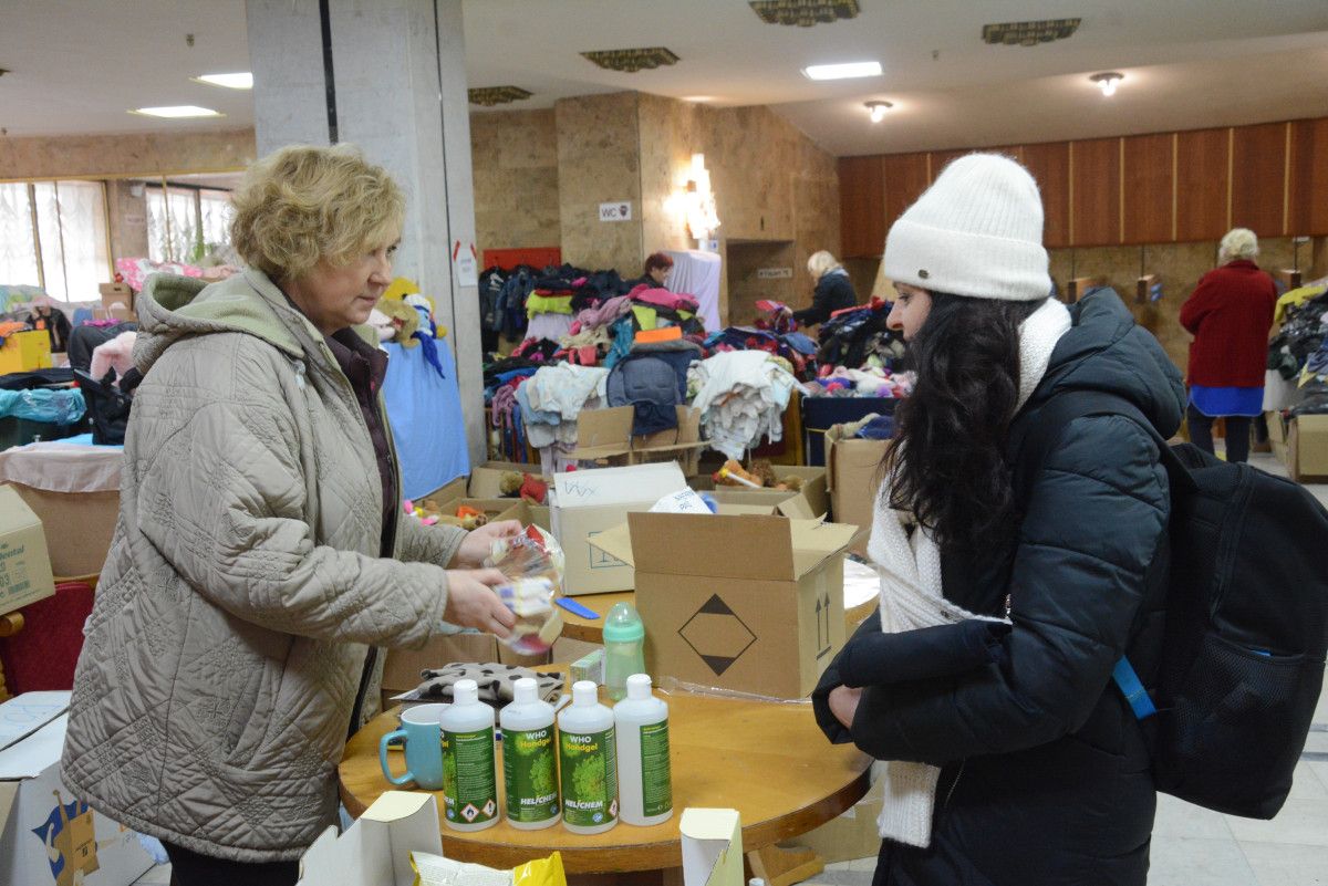 Новини Хмельницького - фото з На Соборній за рік війни видали гумдопомоги майже 55 тисячам переселенців