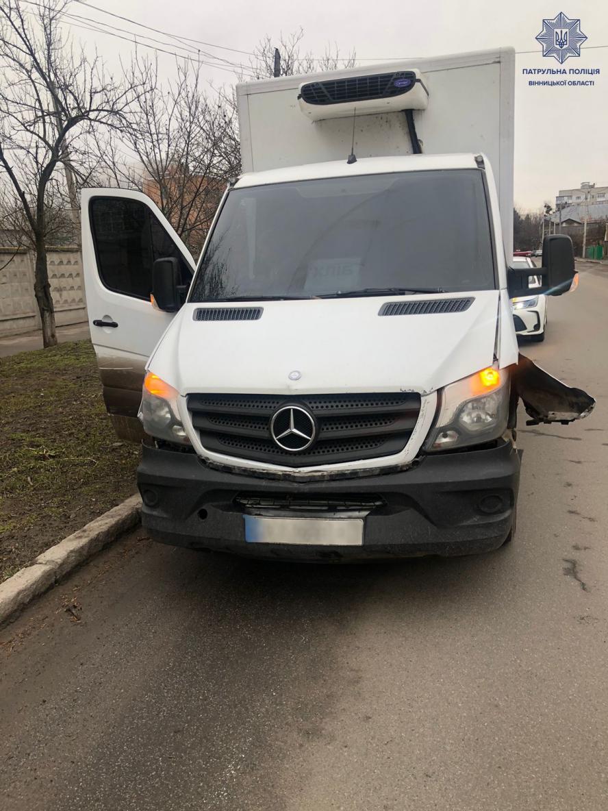 На зображенні може бути: автомобіль та дорога