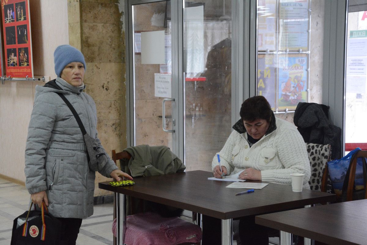 Новини Хмельницького - фото з На Соборній за рік війни видали гумдопомоги майже 55 тисячам переселенців