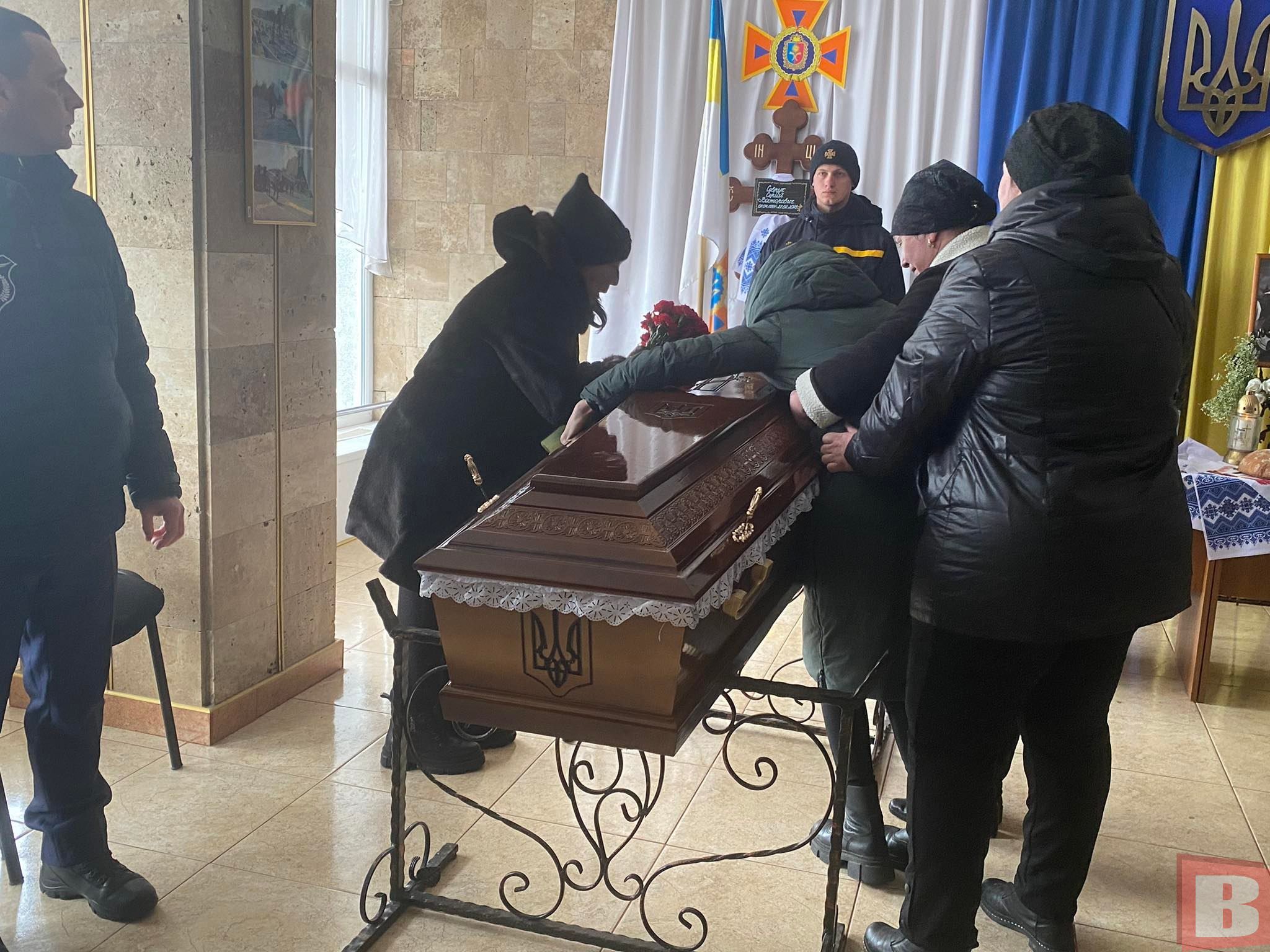 Новини Хмельницького - фото з Один мав одружуватися, інший - мав двох дітей: у Хмельницькому попрощалися з рятувальниками