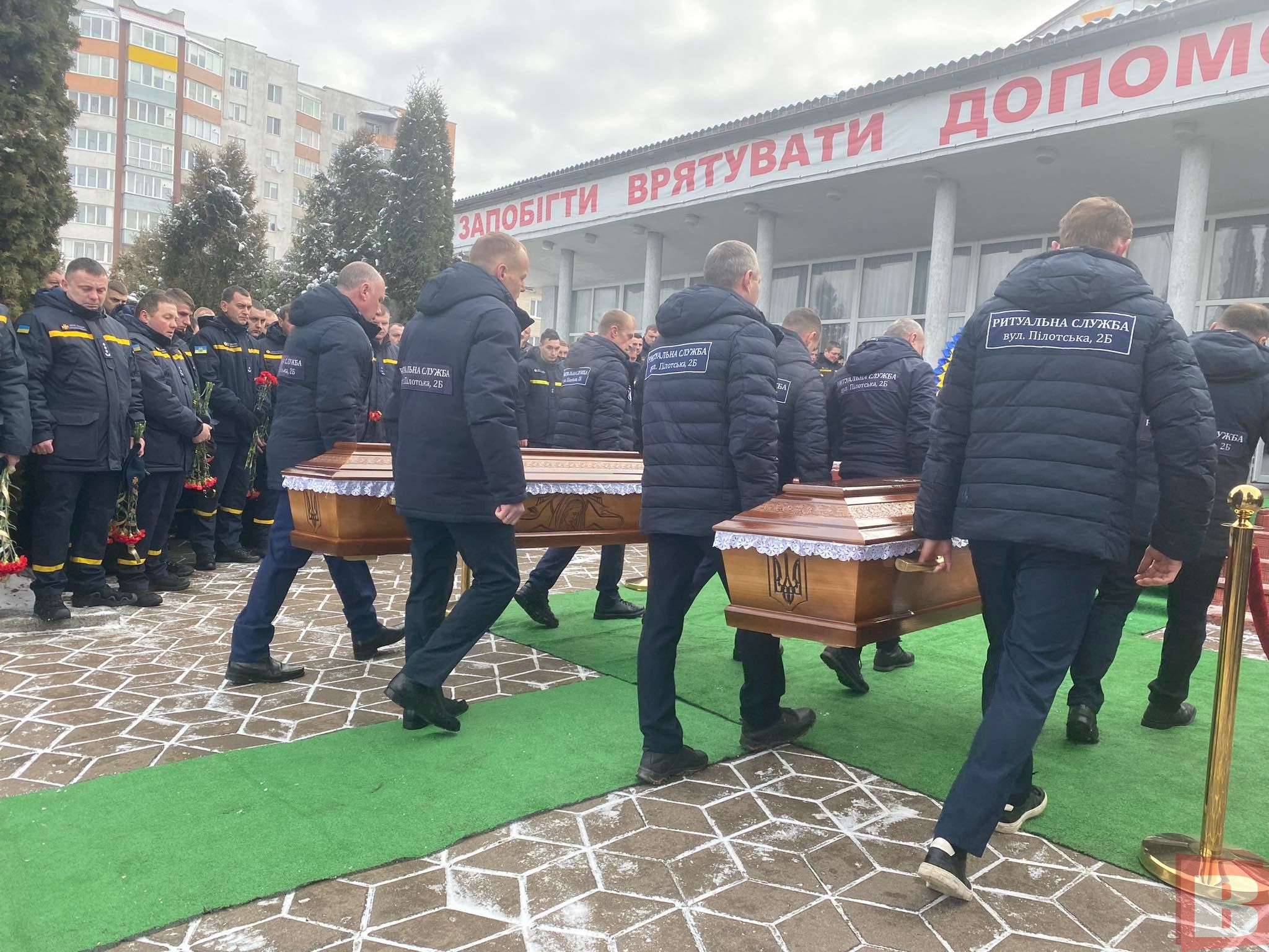 Новини Хмельницького - фото з Один мав одружуватися, інший - мав двох дітей: у Хмельницькому попрощалися з рятувальниками