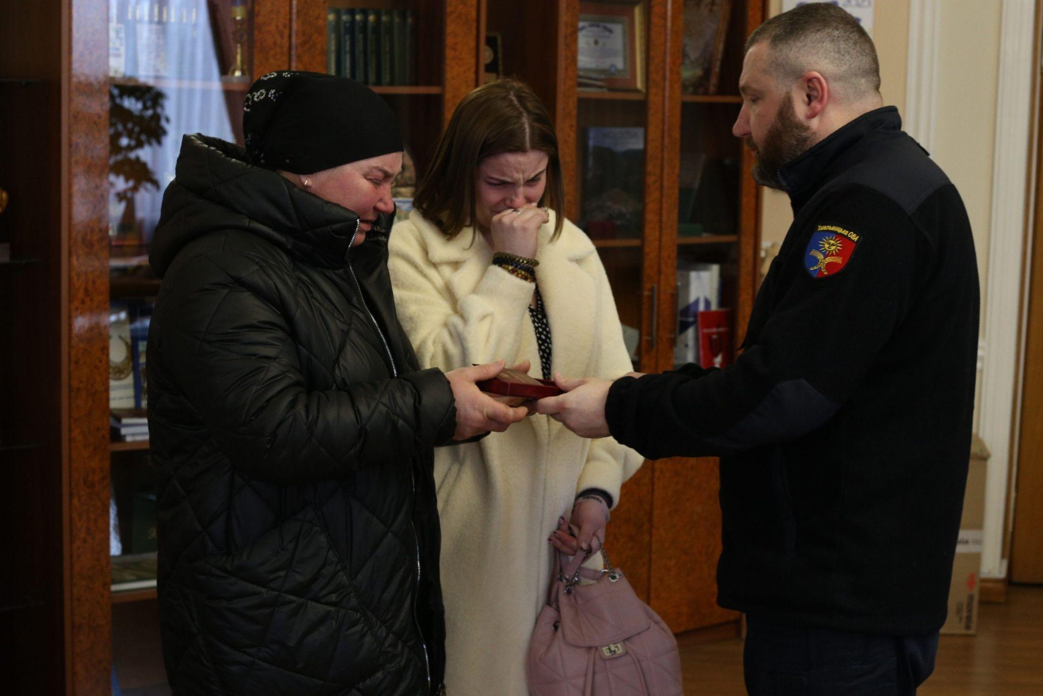 Новини Хмельницького - фото з Державні нагороди загиблих Героїв з Хмельниччини отримали їхні рідні