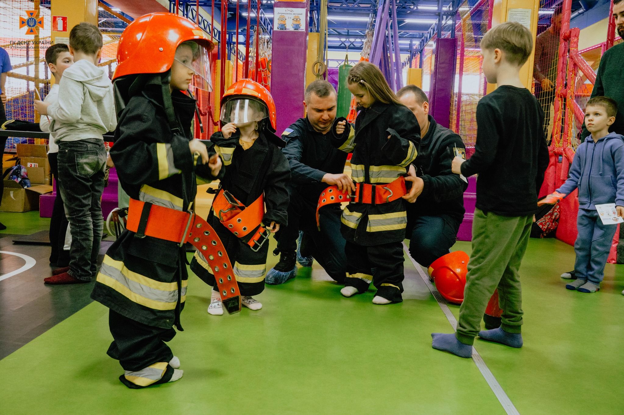 Новини Тернополя - фото з Рятувальники провели «Урок безпеки» для юних тернополян