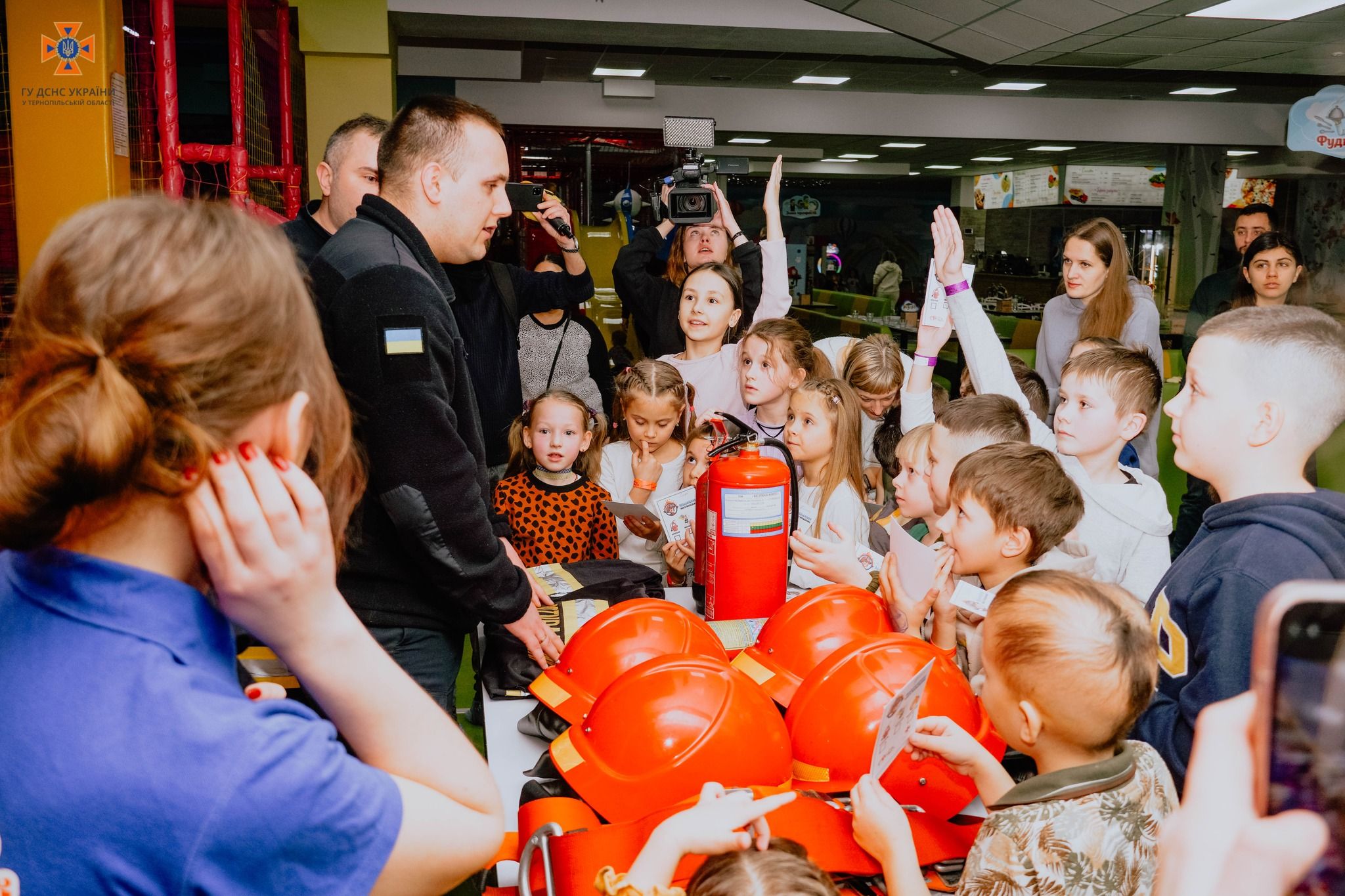 Новини Тернополя - фото з Рятувальники провели «Урок безпеки» для юних тернополян