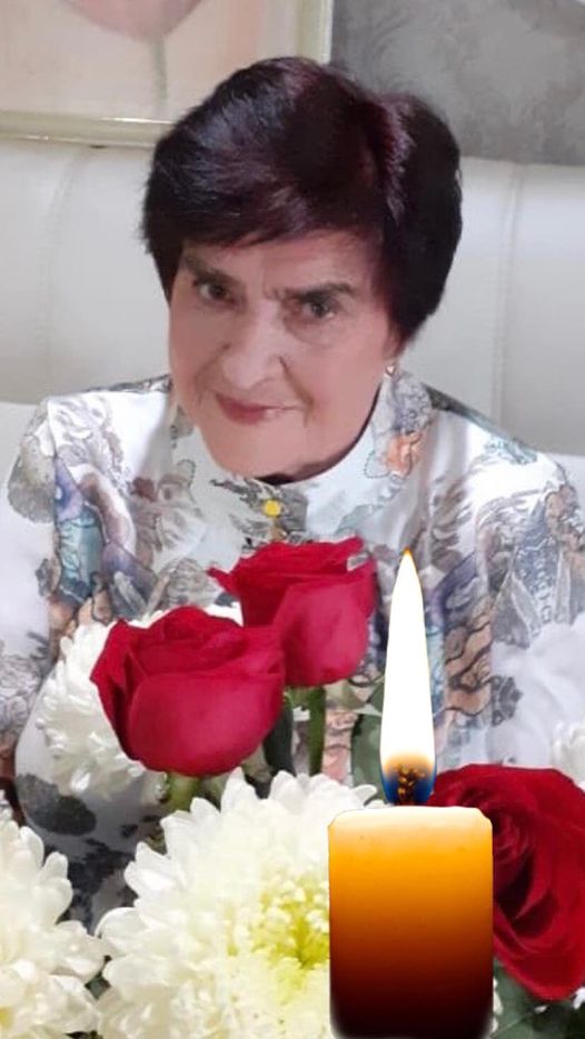 На зображенні може бути: 1 особа та квітка