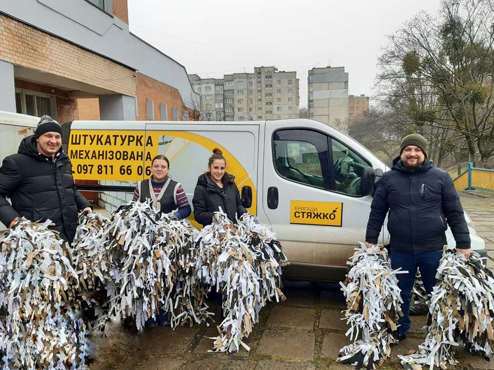 Новини Хмельницького - фото з Хмельничан кличуть плести маскувальні сітки