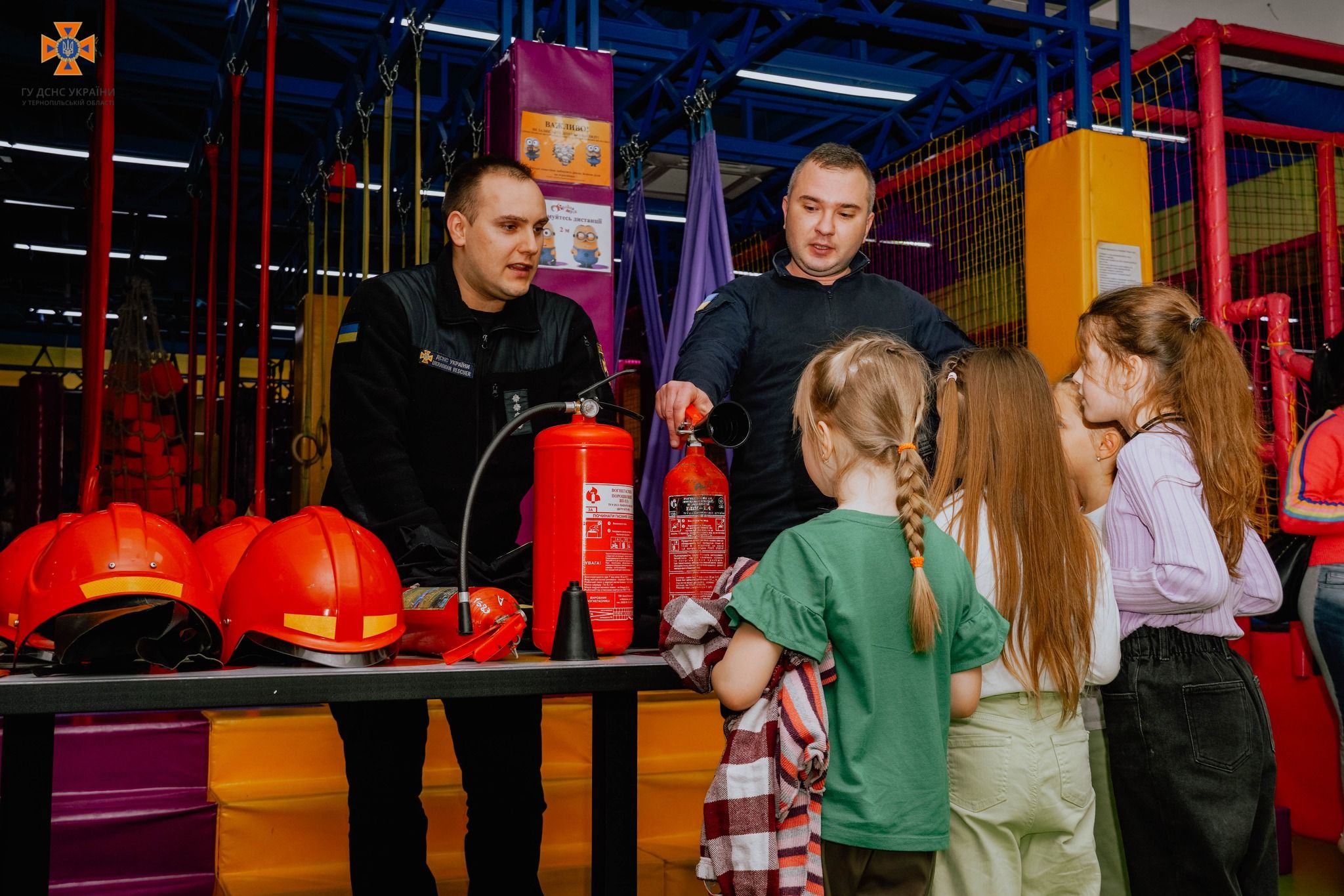 Новини Тернополя - фото з Рятувальники провели «Урок безпеки» для юних тернополян